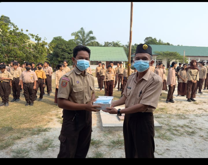 SMPN 3 Gunung Timang Tetap Berikan Layanan Pembelajaran melalui Tatap Muka Terbatas dan PJJ di Tengah Kabut Asap Karhutla